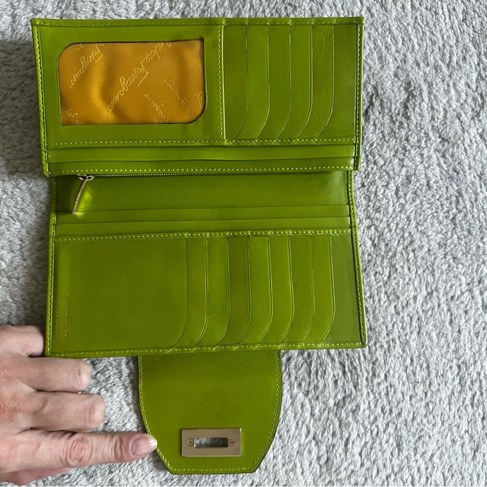 ❌SOLD❌Salvatore Ferragamo Gancini Green Leather Long Bifold Wallet - Picture 5 of 11